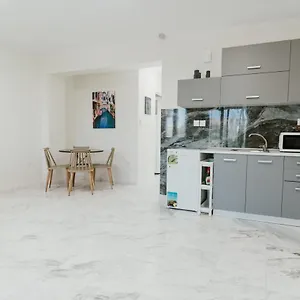  Ξενοδοχείο με διαμερίσματα Blue And White Luxury